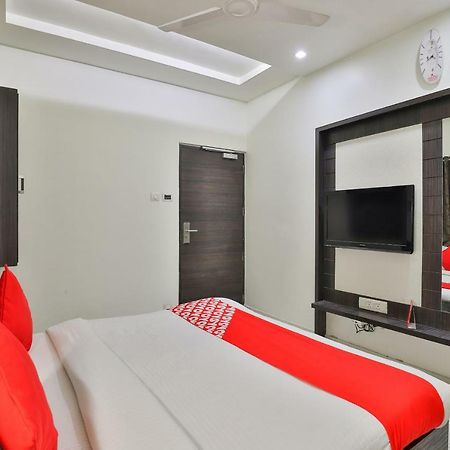 Oyo 2351 Hotel Golden Plaza อาเมดาบัด ภายนอก รูปภาพ