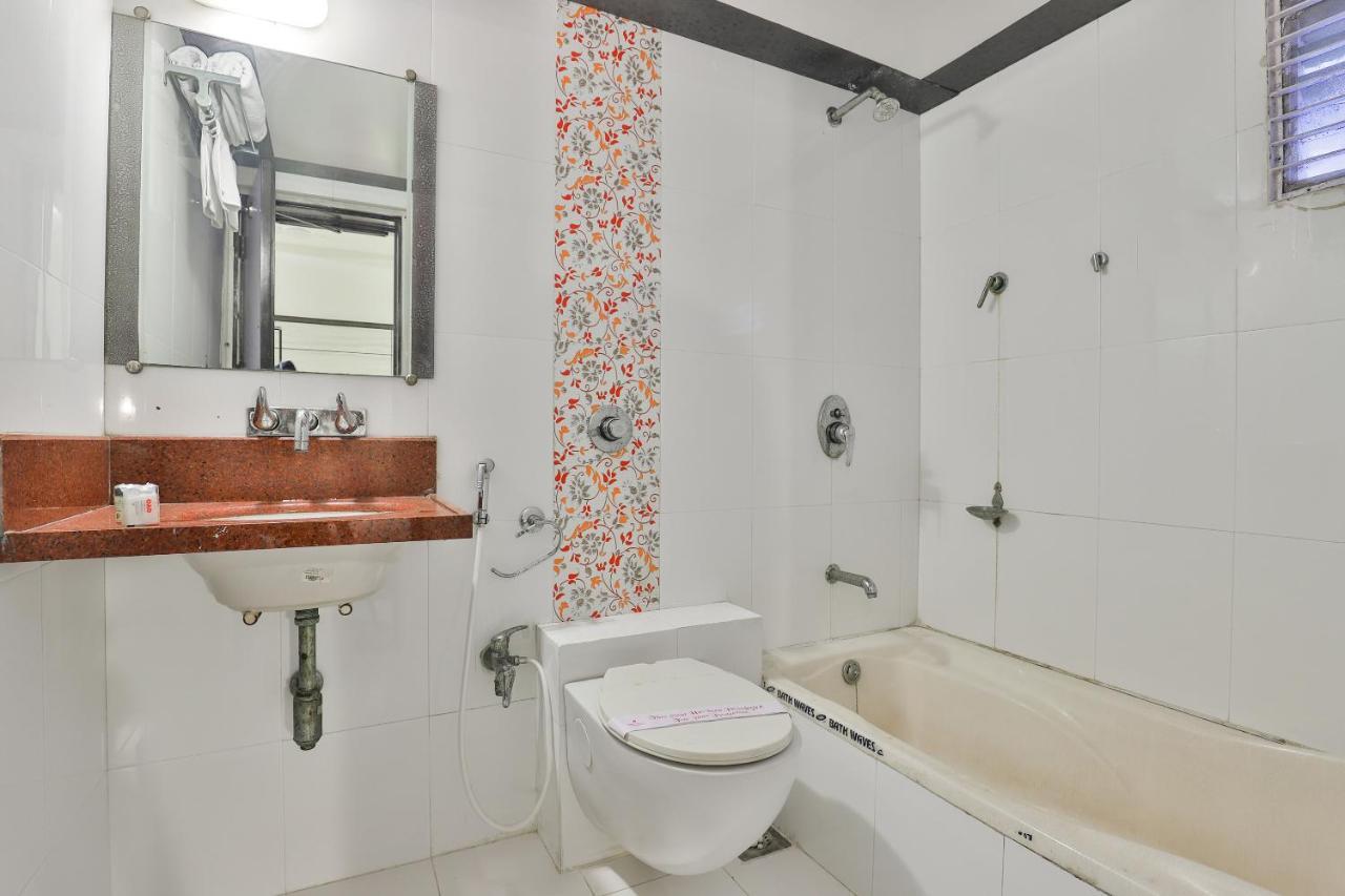 Oyo 2351 Hotel Golden Plaza อาเมดาบัด ภายนอก รูปภาพ