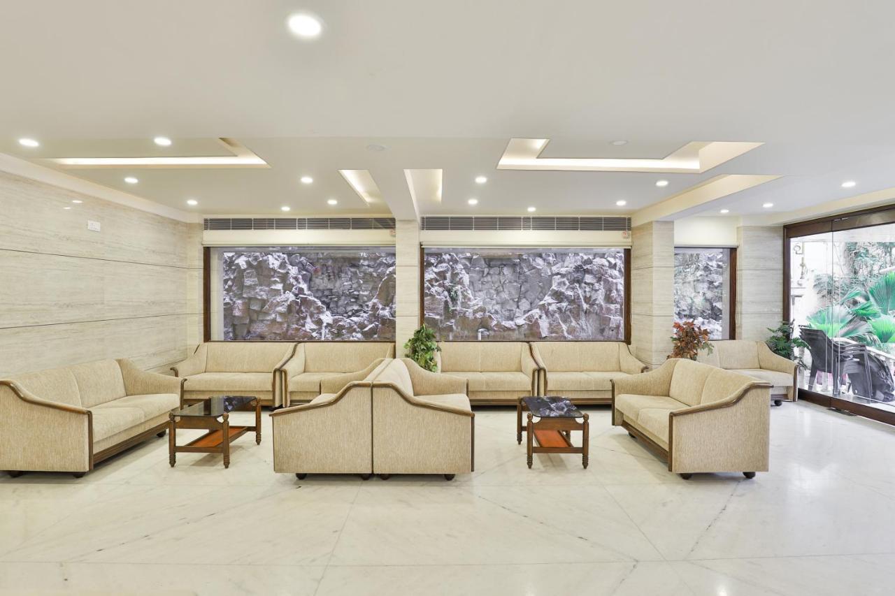 Oyo 2351 Hotel Golden Plaza อาเมดาบัด ภายนอก รูปภาพ