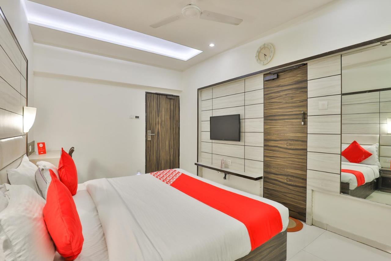 Oyo 2351 Hotel Golden Plaza อาเมดาบัด ภายนอก รูปภาพ