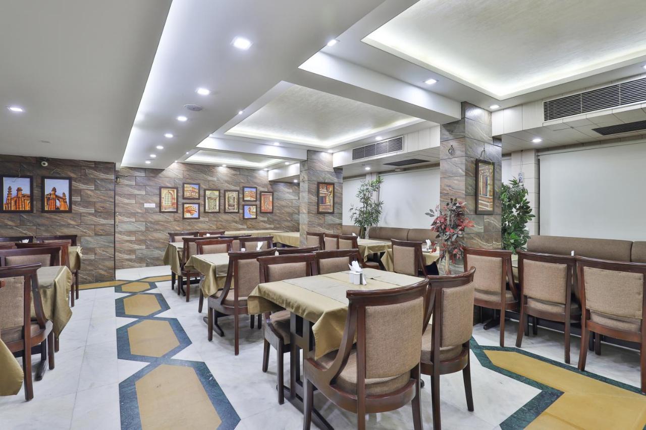 Oyo 2351 Hotel Golden Plaza อาเมดาบัด ภายนอก รูปภาพ