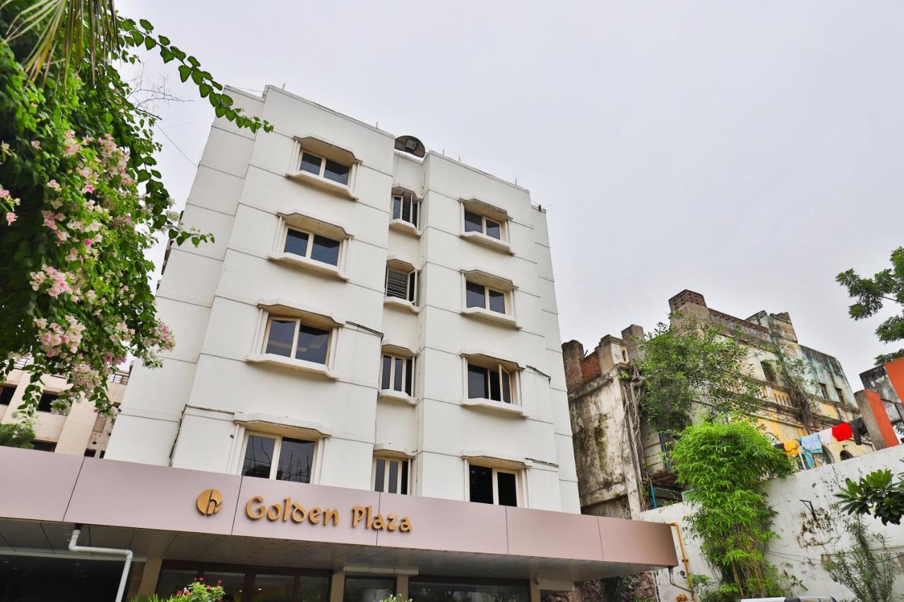Oyo 2351 Hotel Golden Plaza อาเมดาบัด ภายนอก รูปภาพ