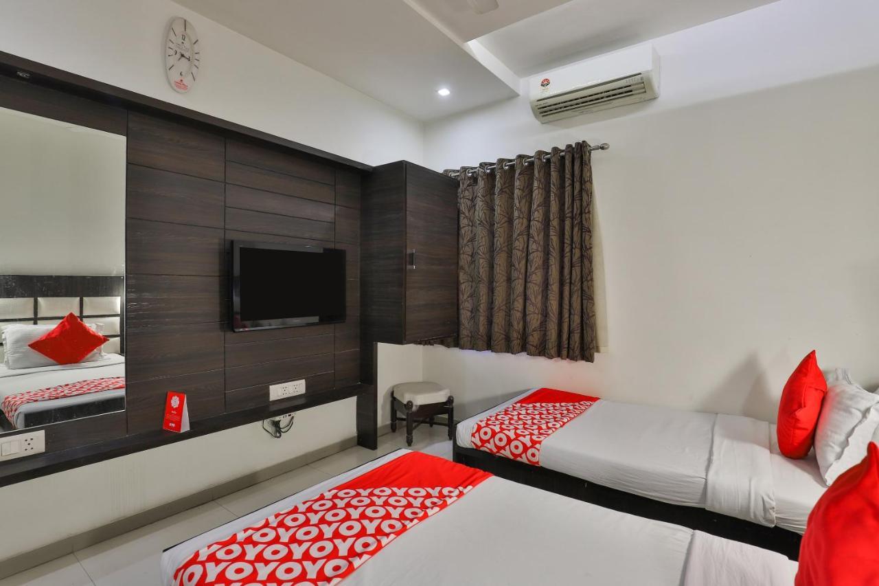 Oyo 2351 Hotel Golden Plaza อาเมดาบัด ภายนอก รูปภาพ