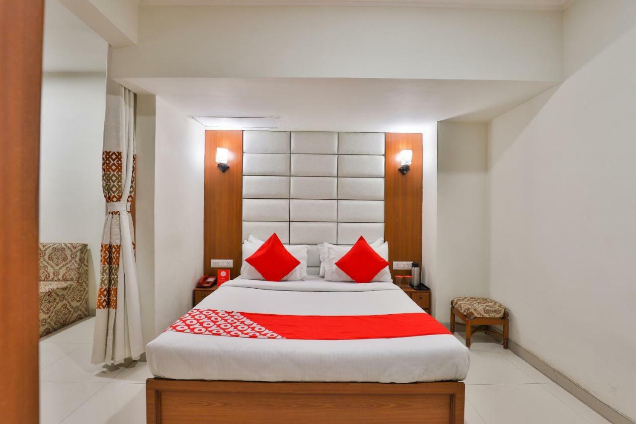Oyo 2351 Hotel Golden Plaza อาเมดาบัด ภายนอก รูปภาพ